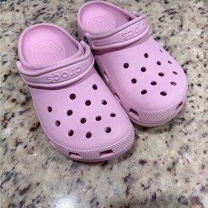 CROCS Classic Clog in Pastel Pink